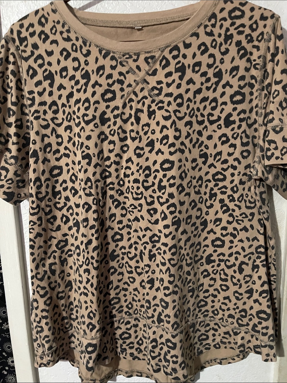 Leopard Print Short Sleeve Tee - Tan & Black no brand tag XL with stretch
